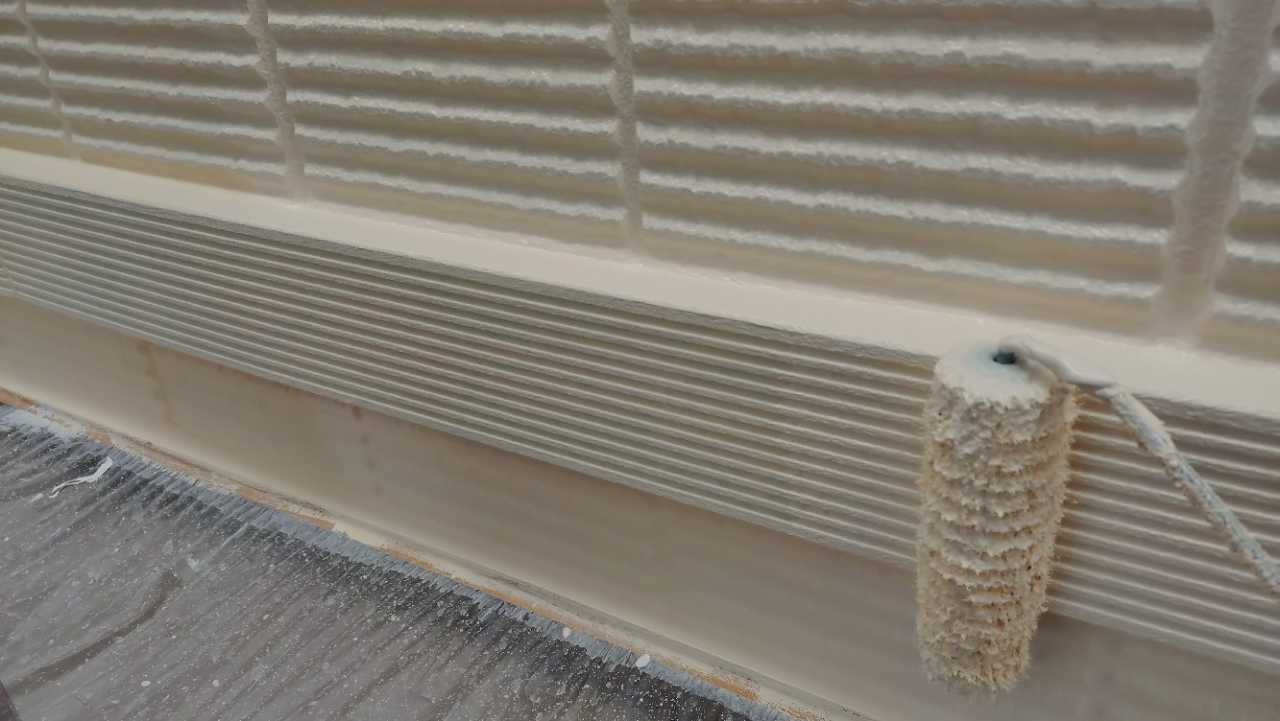 仕上げ塗装2回目です。