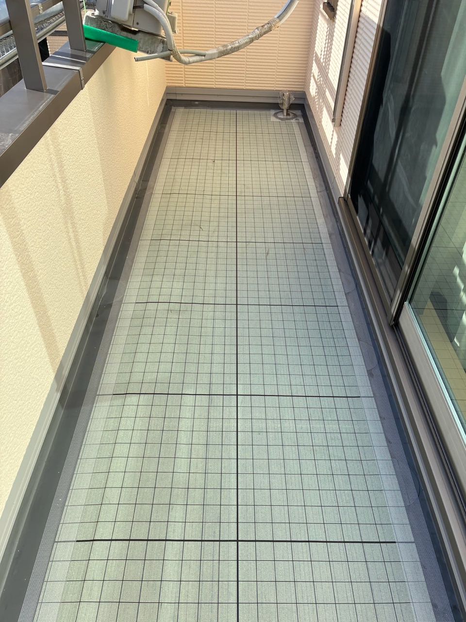 メッシュを貼り強度を上げます。