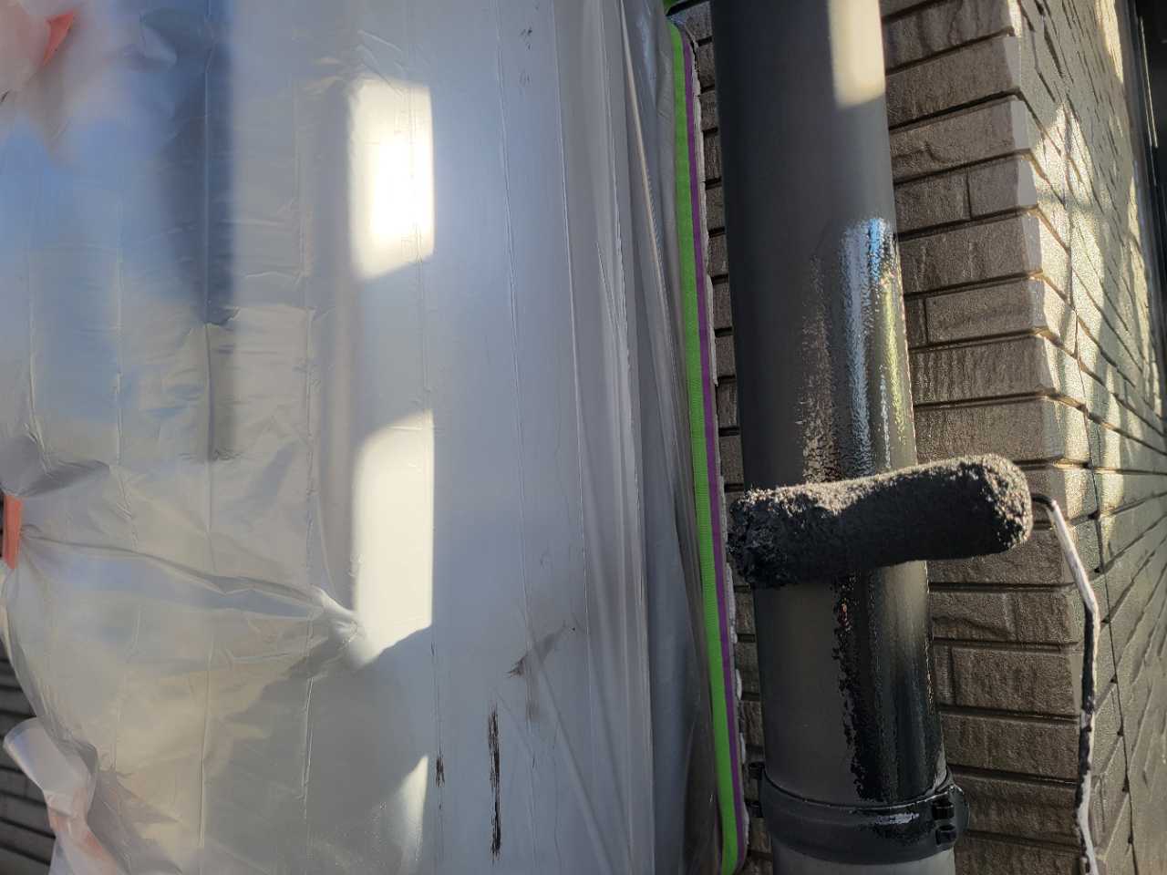 仕上げ塗装1回目です。