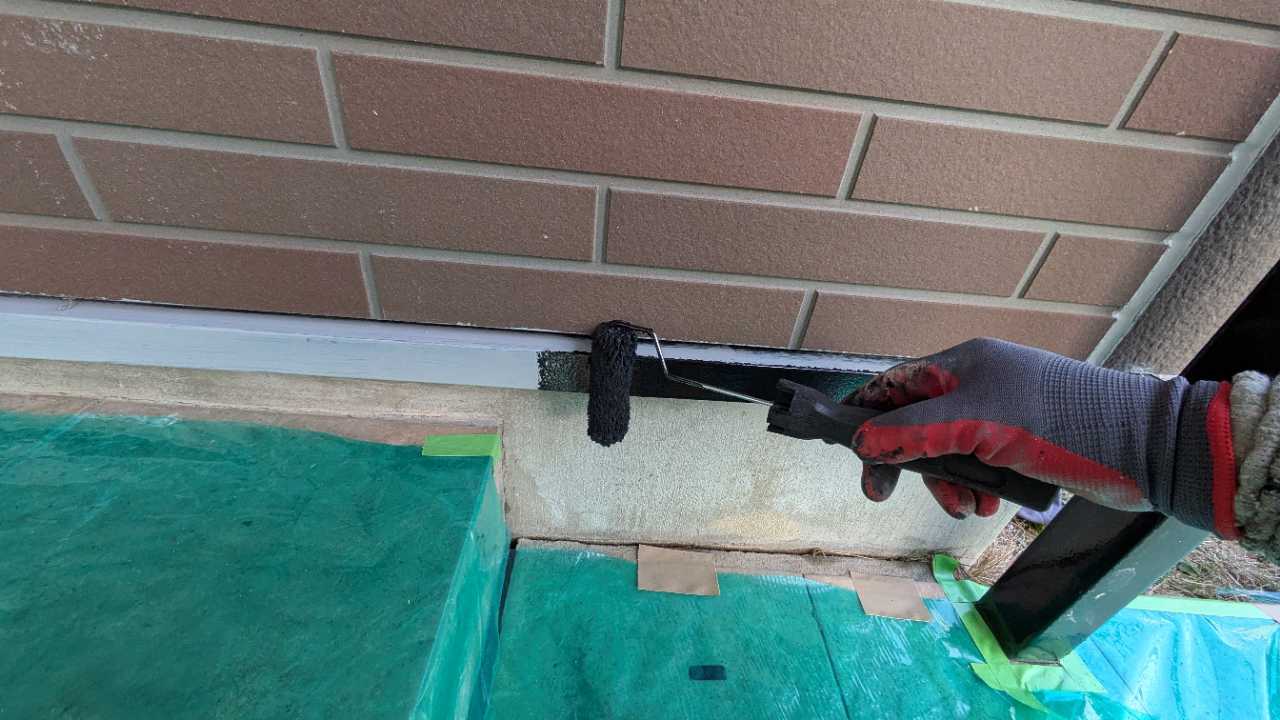 仕上げ塗装1回目です。