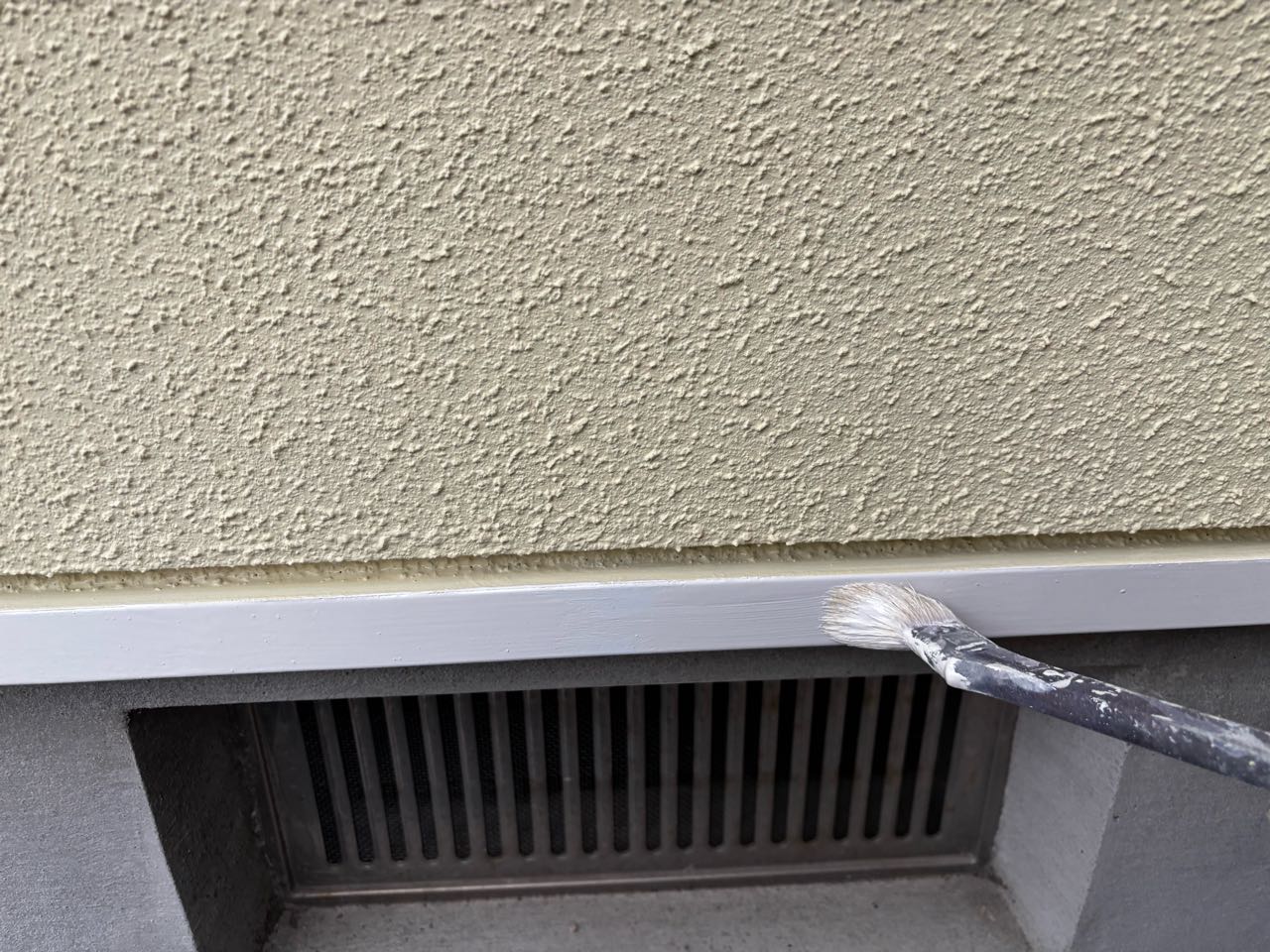 仕上げ塗装2回目です。