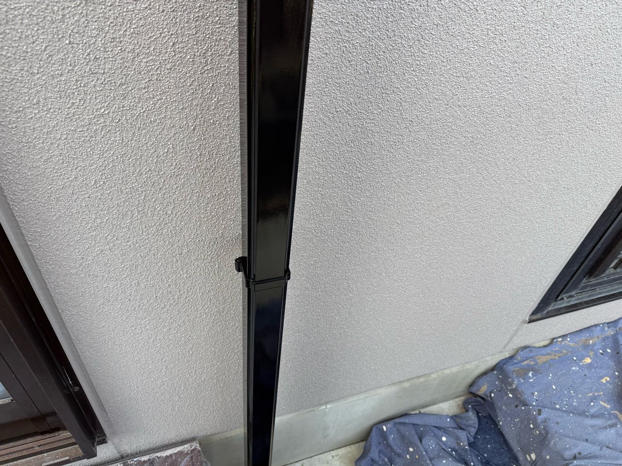 仕上げ塗装1回目です。
