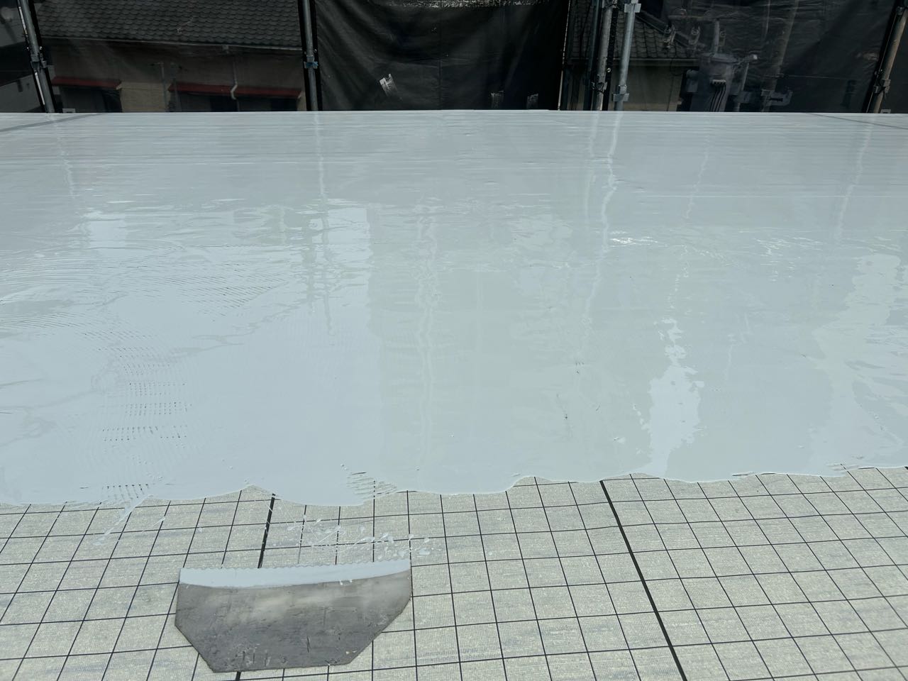 ウレタン防水塗布1回目。