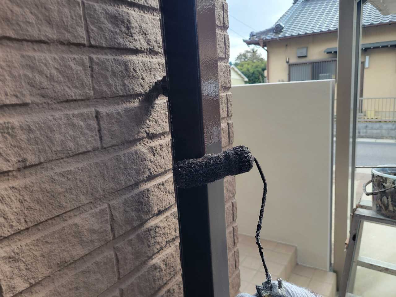仕上げ塗装1回目です。