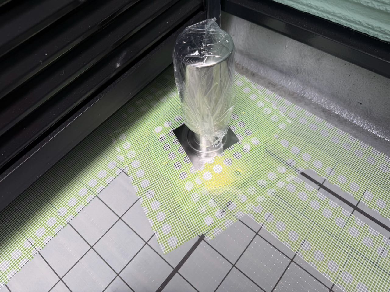 脱気筒を取付けます。