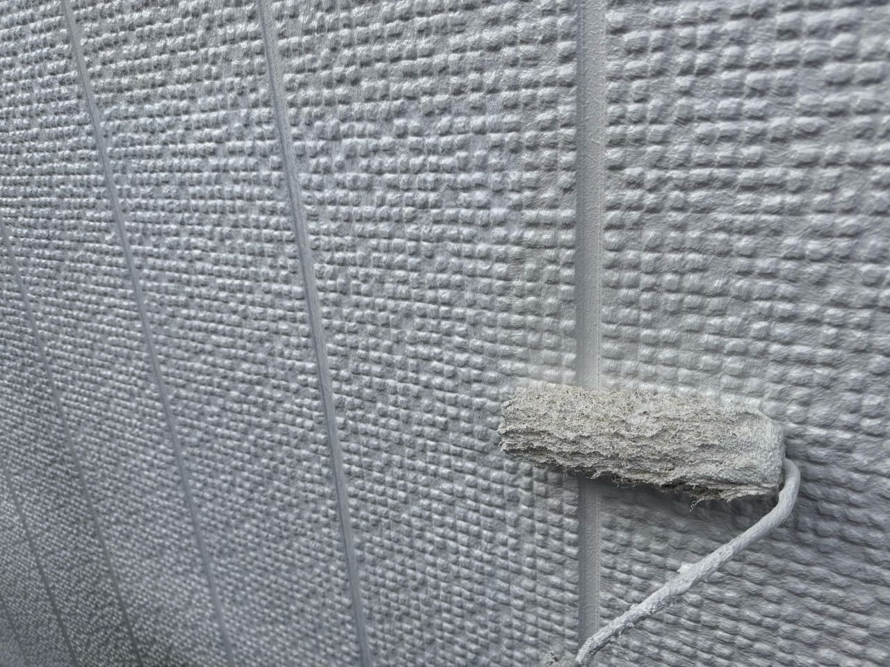 仕上げ塗装1回目です。