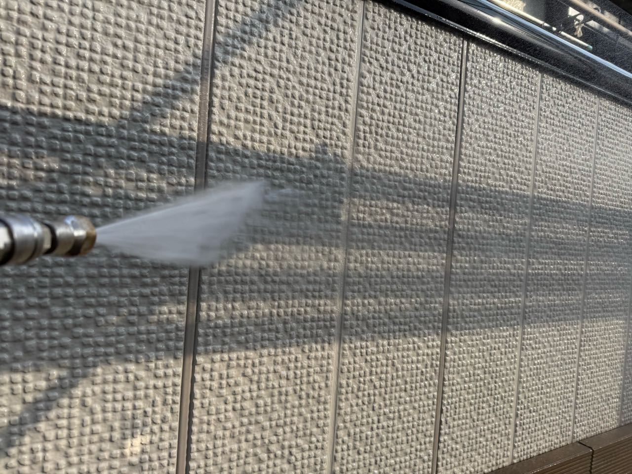 高圧洗浄します。