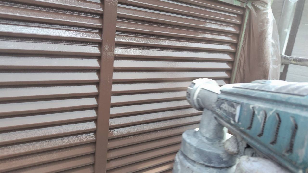 仕上げ塗装2回目です。