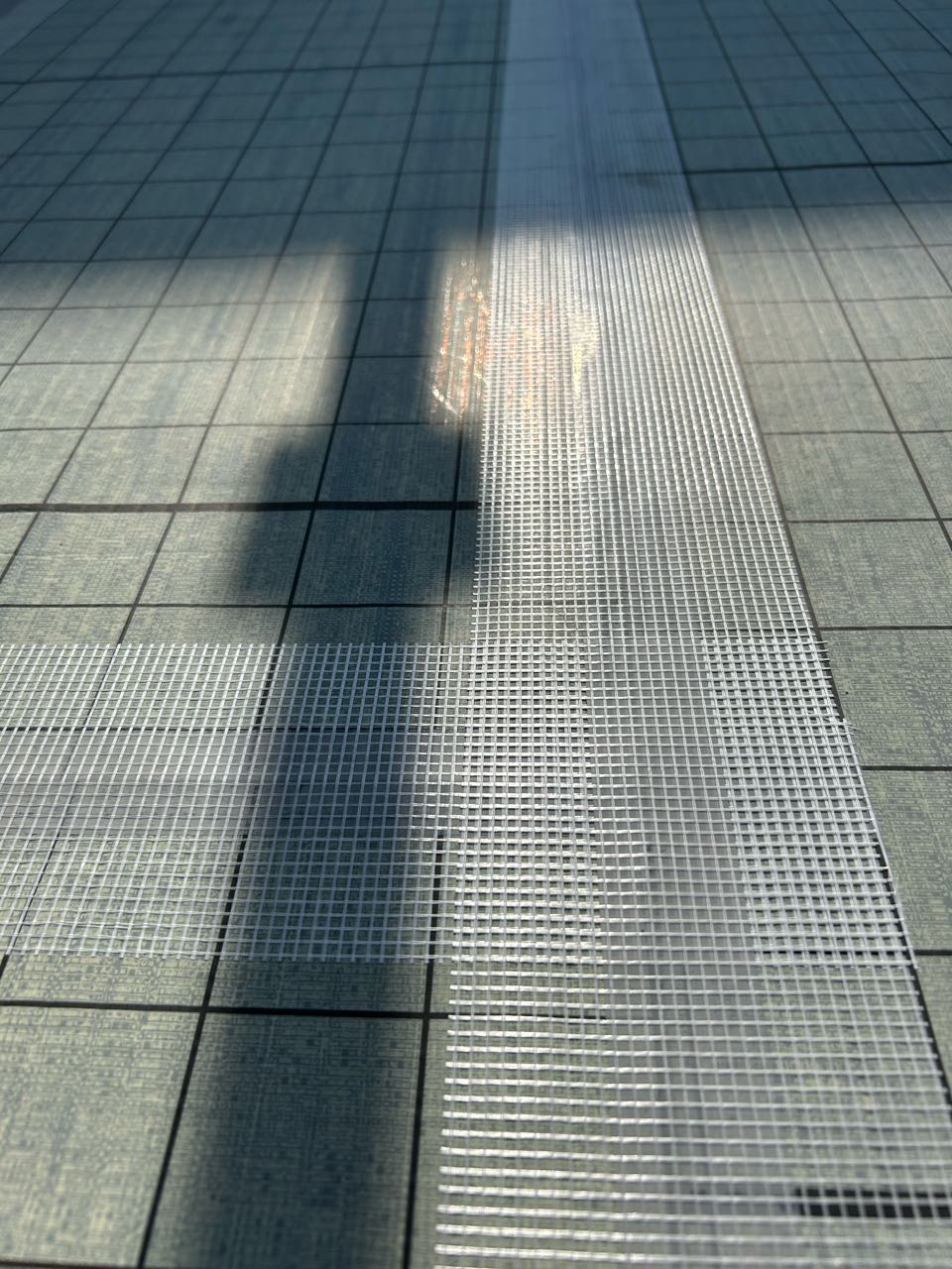 メッシュを貼り強度を上げます。