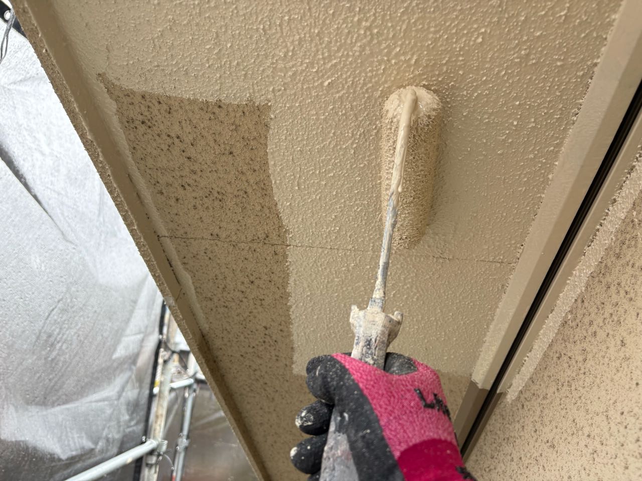仕上げ塗装1回目です。