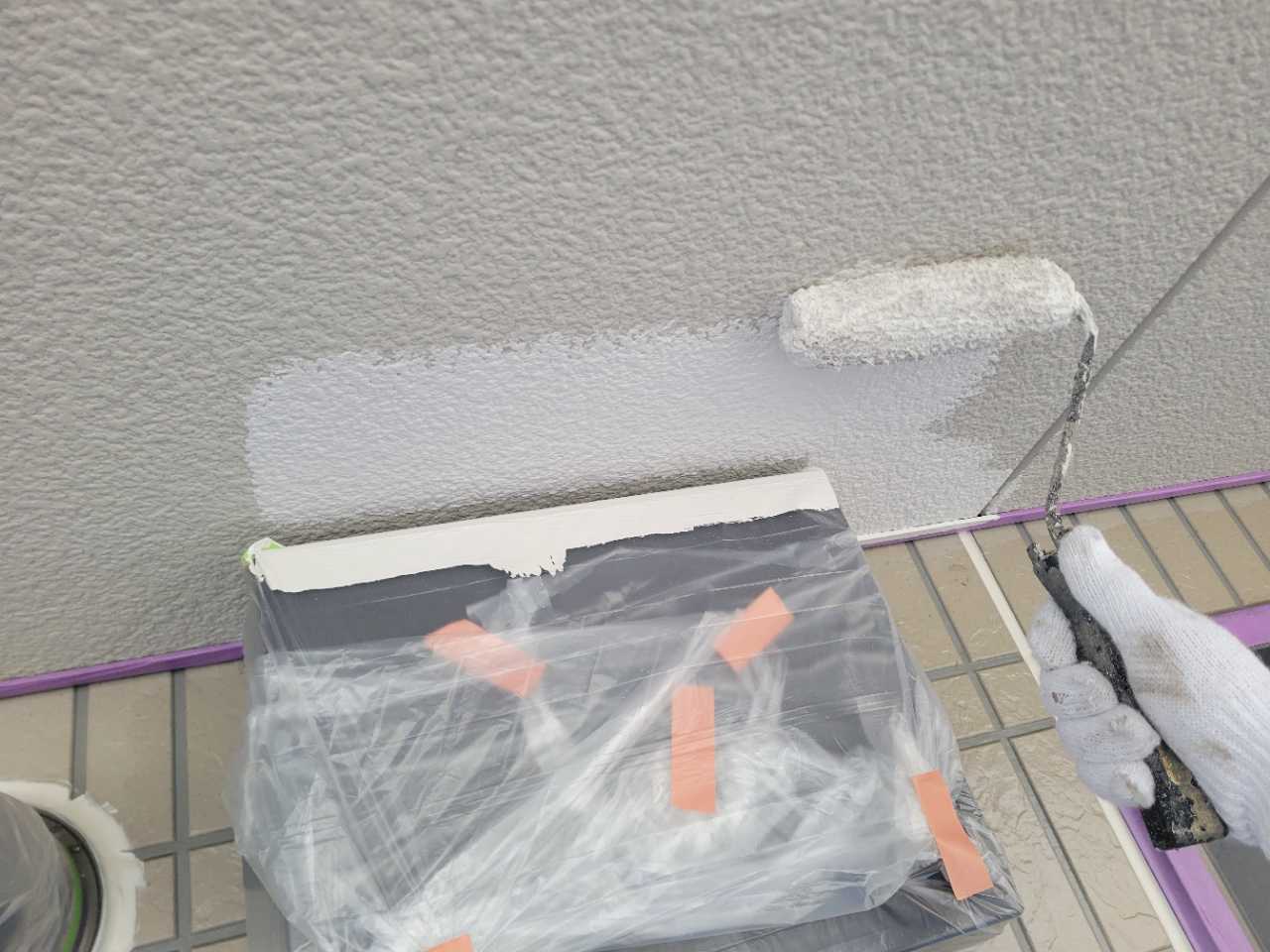 仕上げ塗装1回目です。