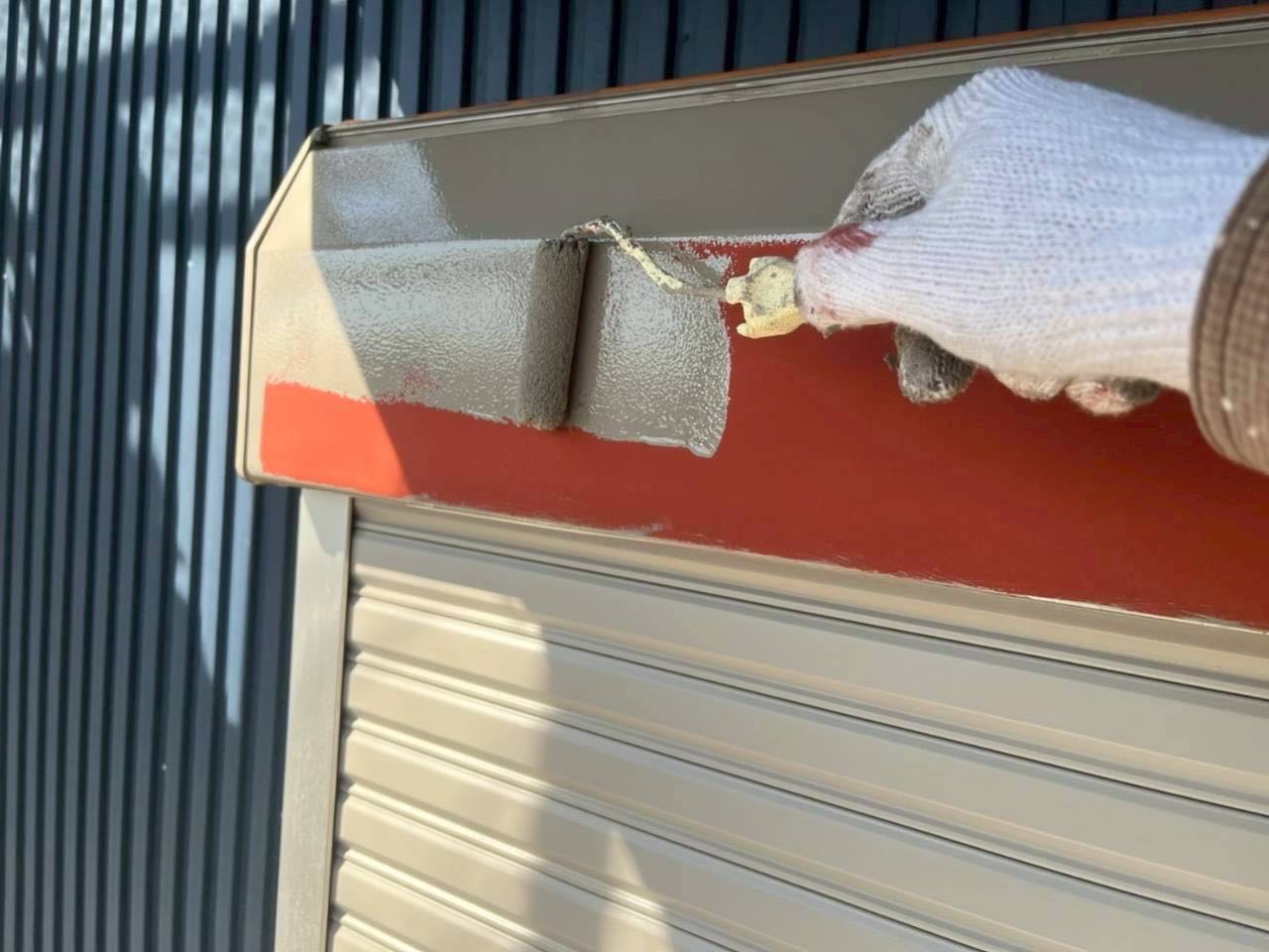 仕上げ塗装1回目です。