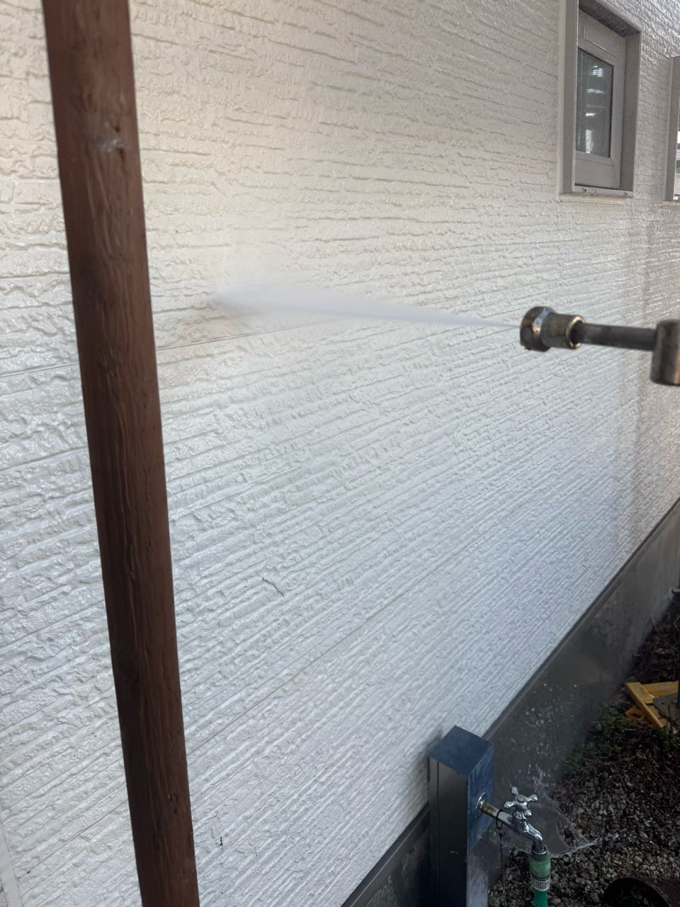 高圧洗浄します。