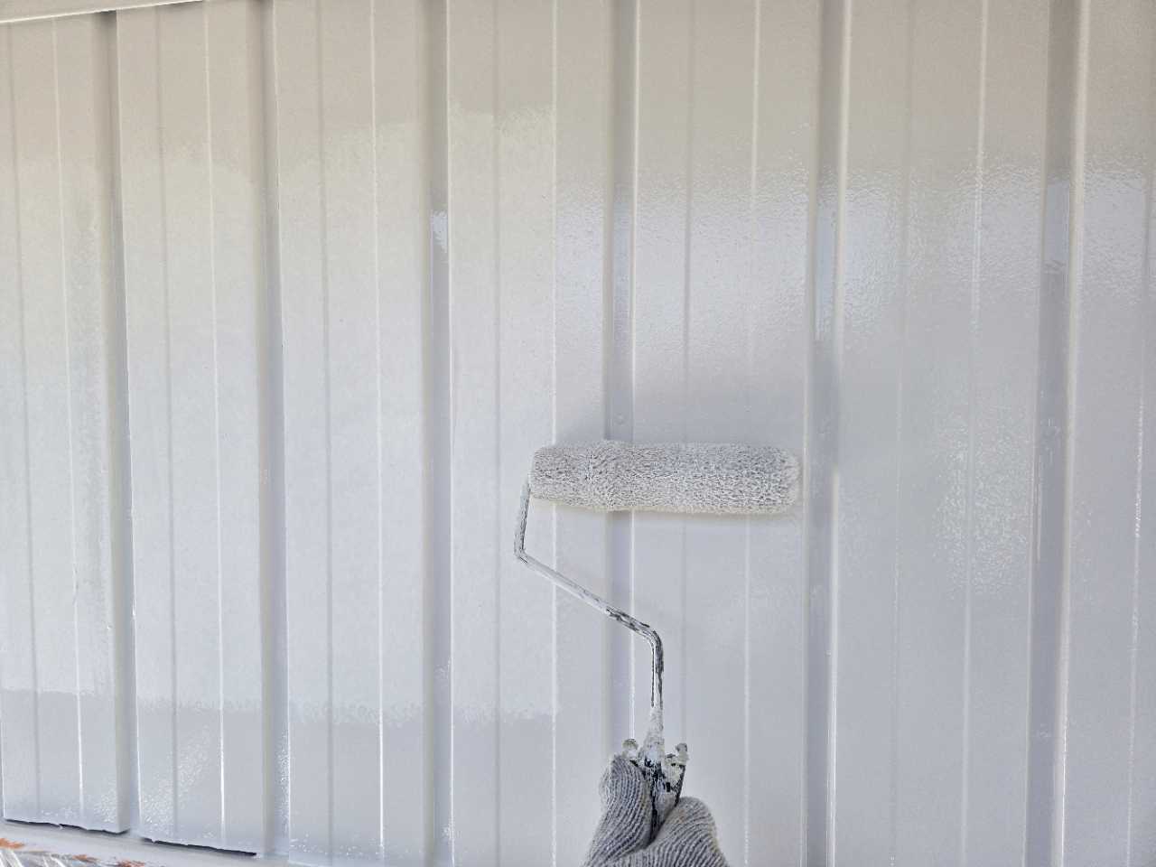仕上げ塗装1回目です。