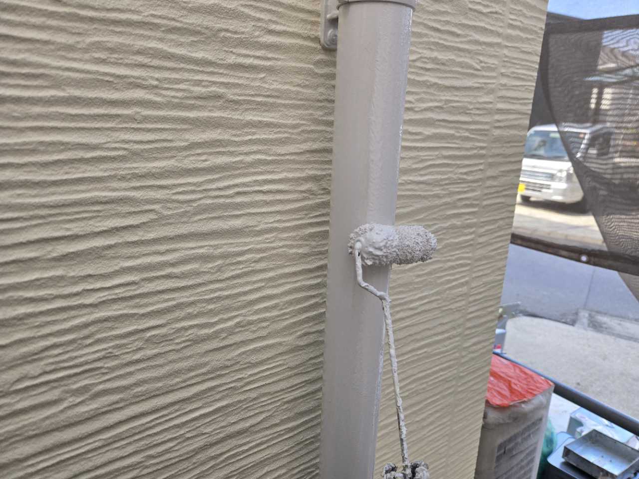 仕上げ塗装1回目です。