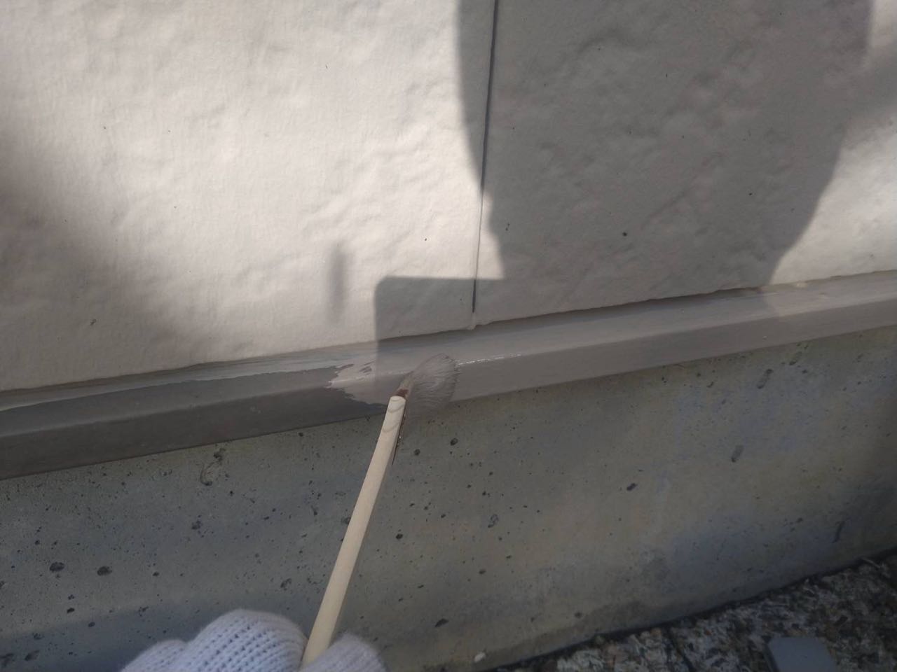 仕上げ塗装1回目です。