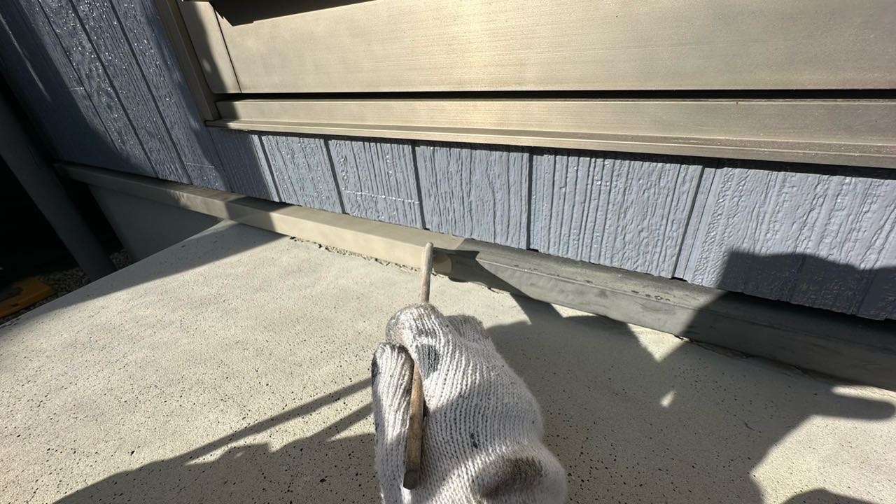 仕上げ塗装1回目です。