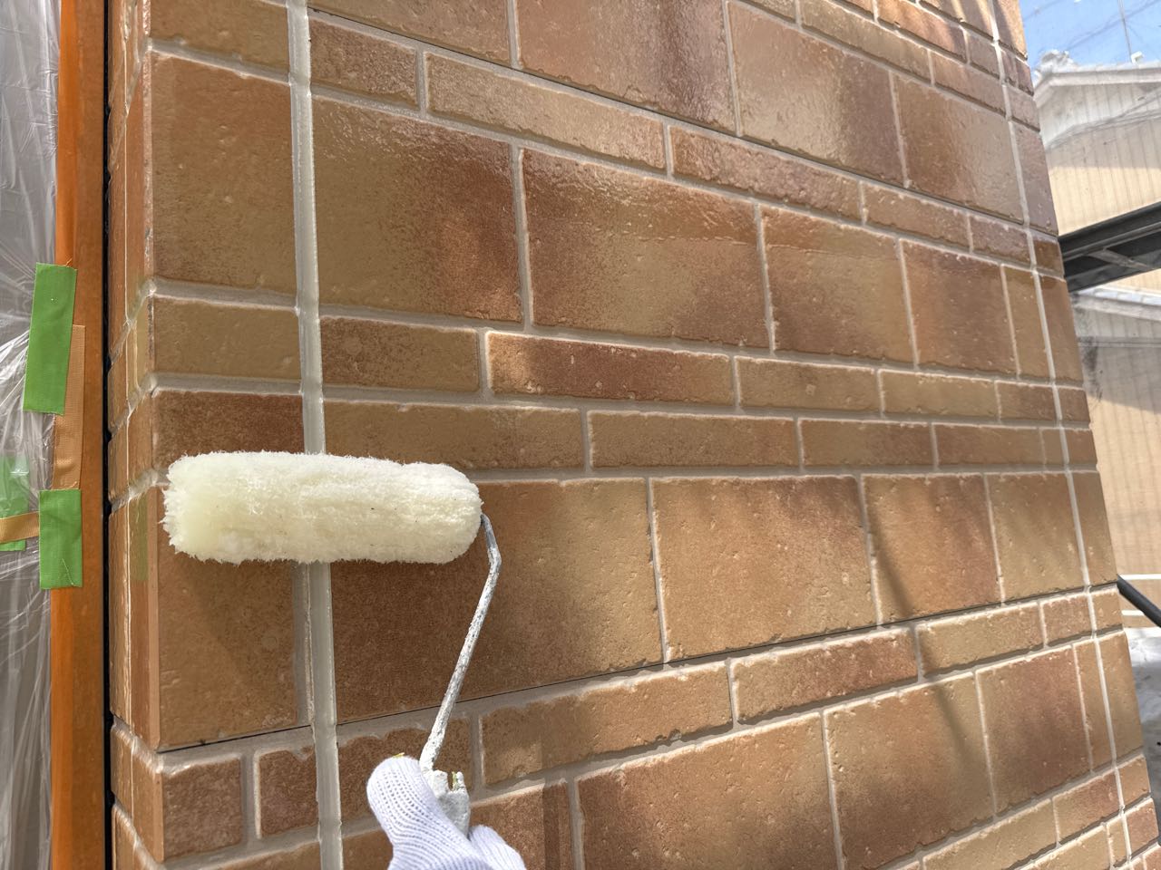 仕上げ塗装1回目です。