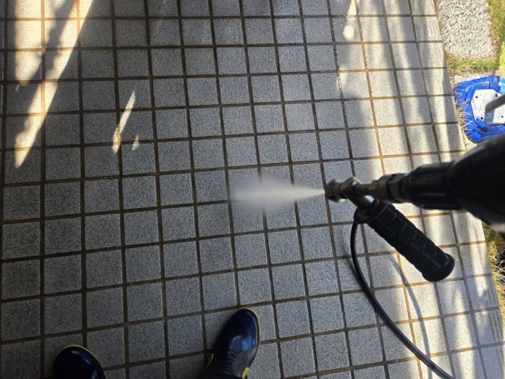 高圧洗浄します。