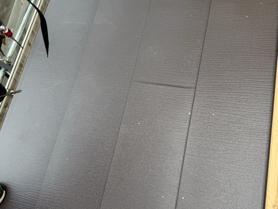 屋根材取り付けです。