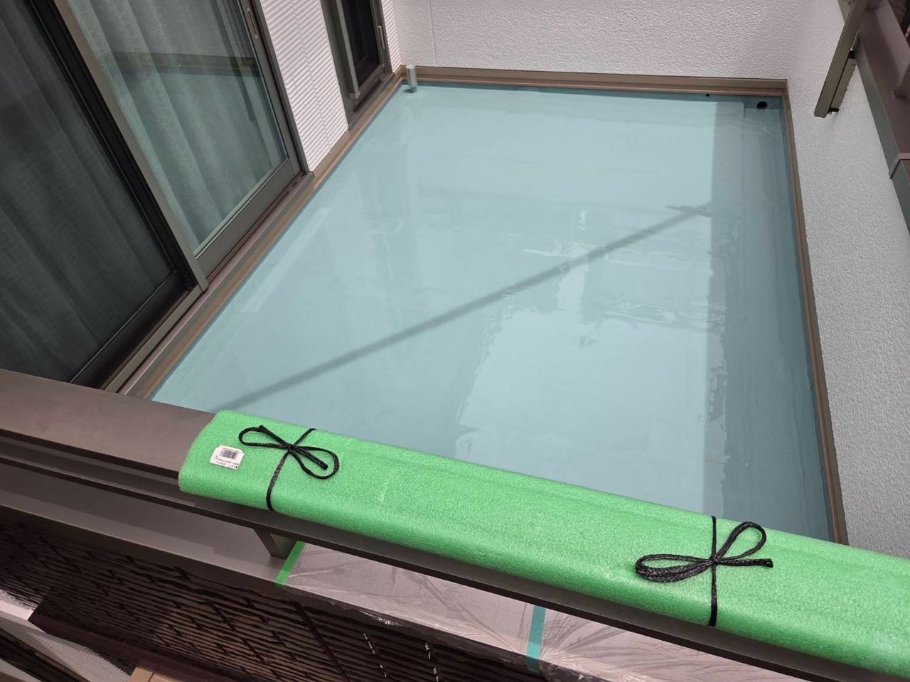 ウレタン防水塗布1回目。
