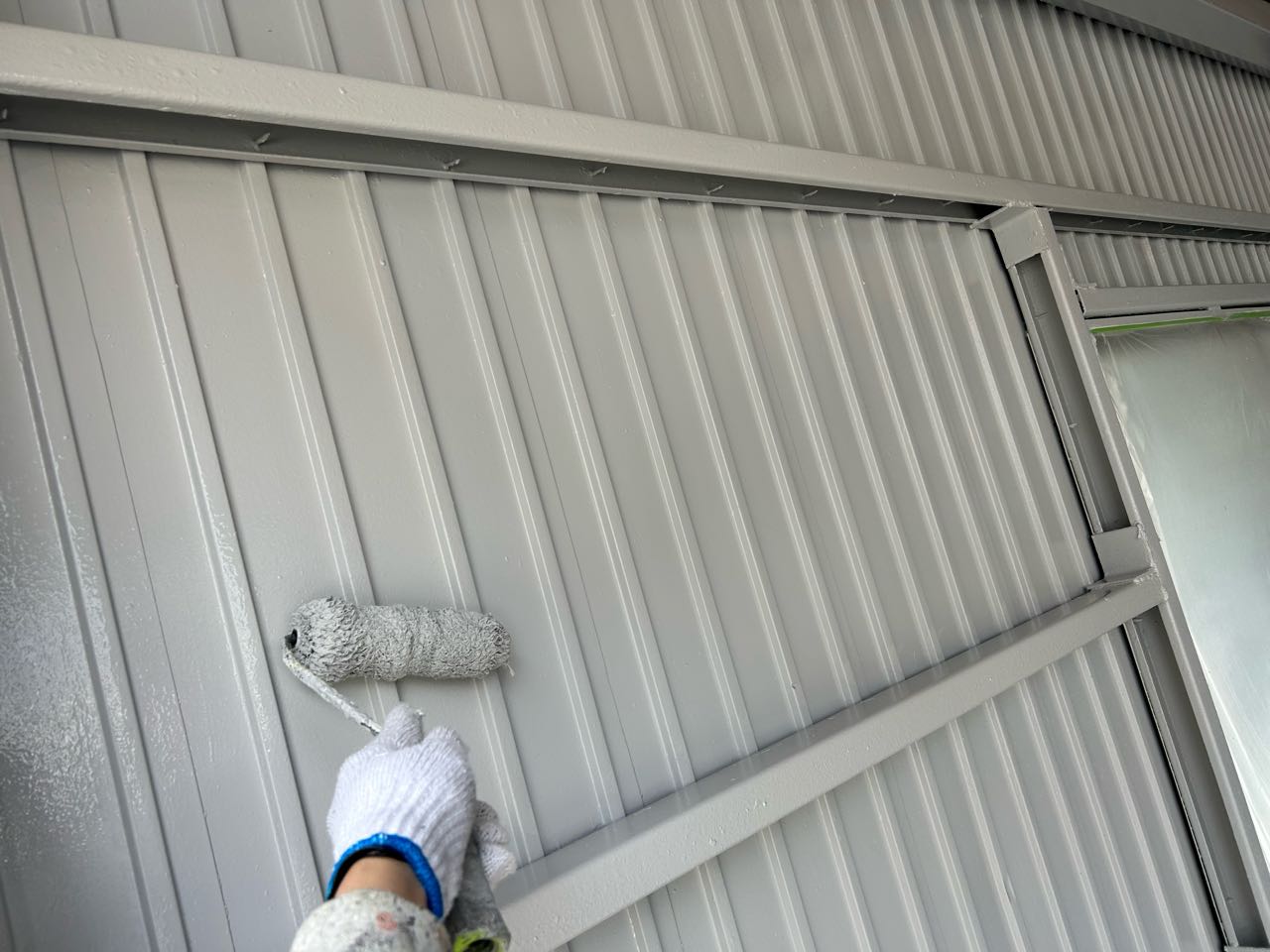 仕上げ塗装2回目です。