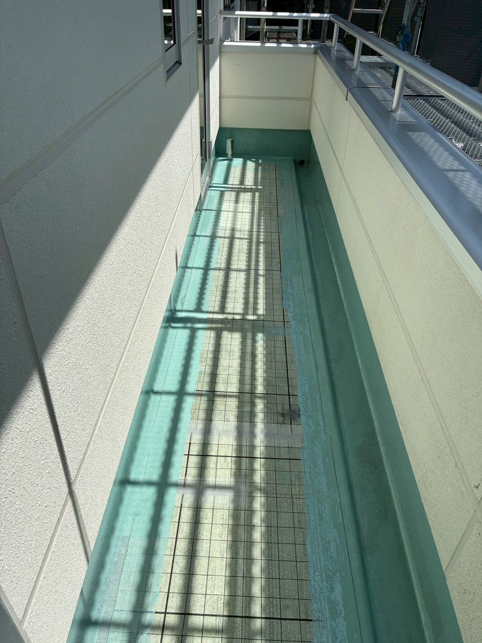 メッシュを貼り強度を上げます。