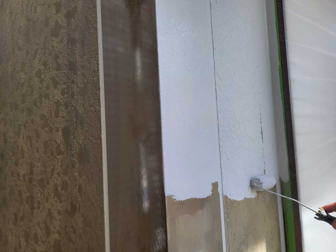 仕上げ塗装1回目です。