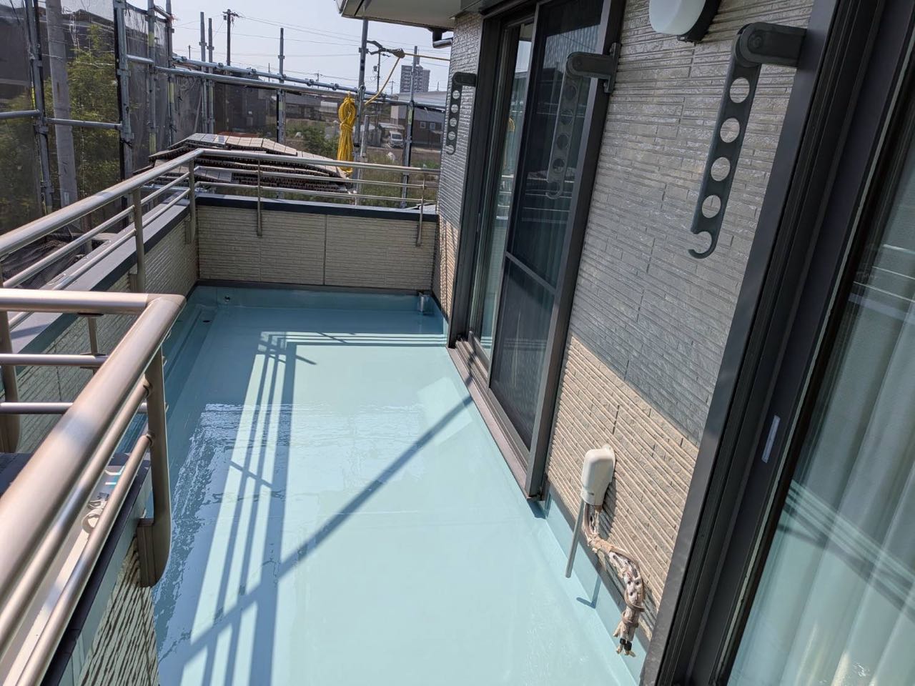 ウレタン防水塗布1回目。