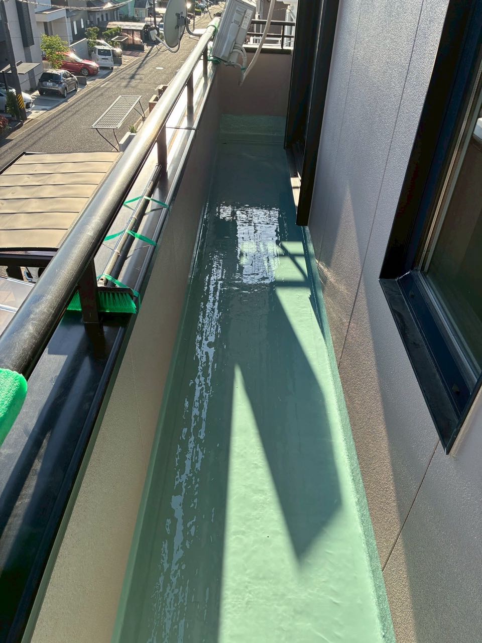 ウレタン防水塗布1回目。