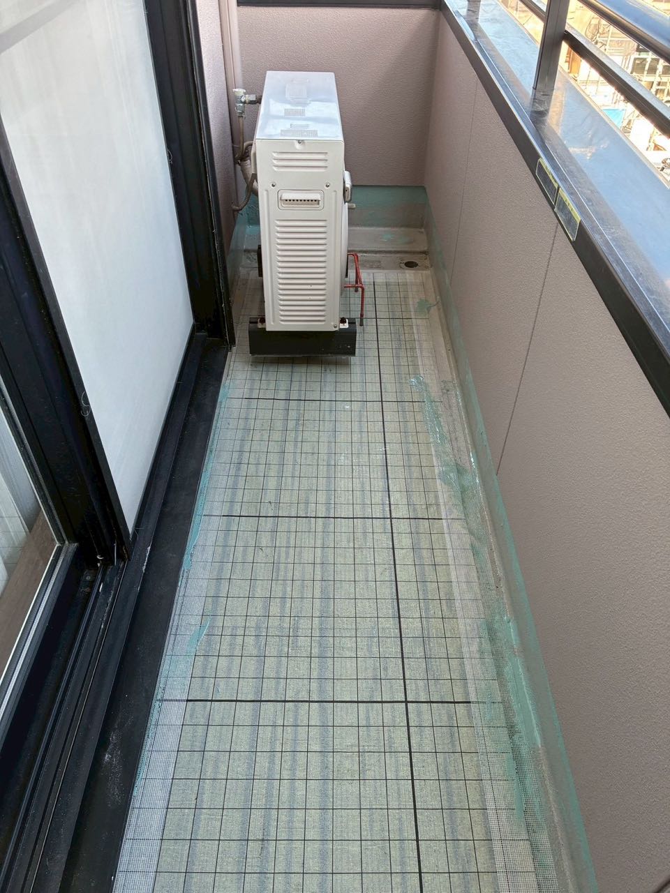 メッシュを貼り強度を上げます。