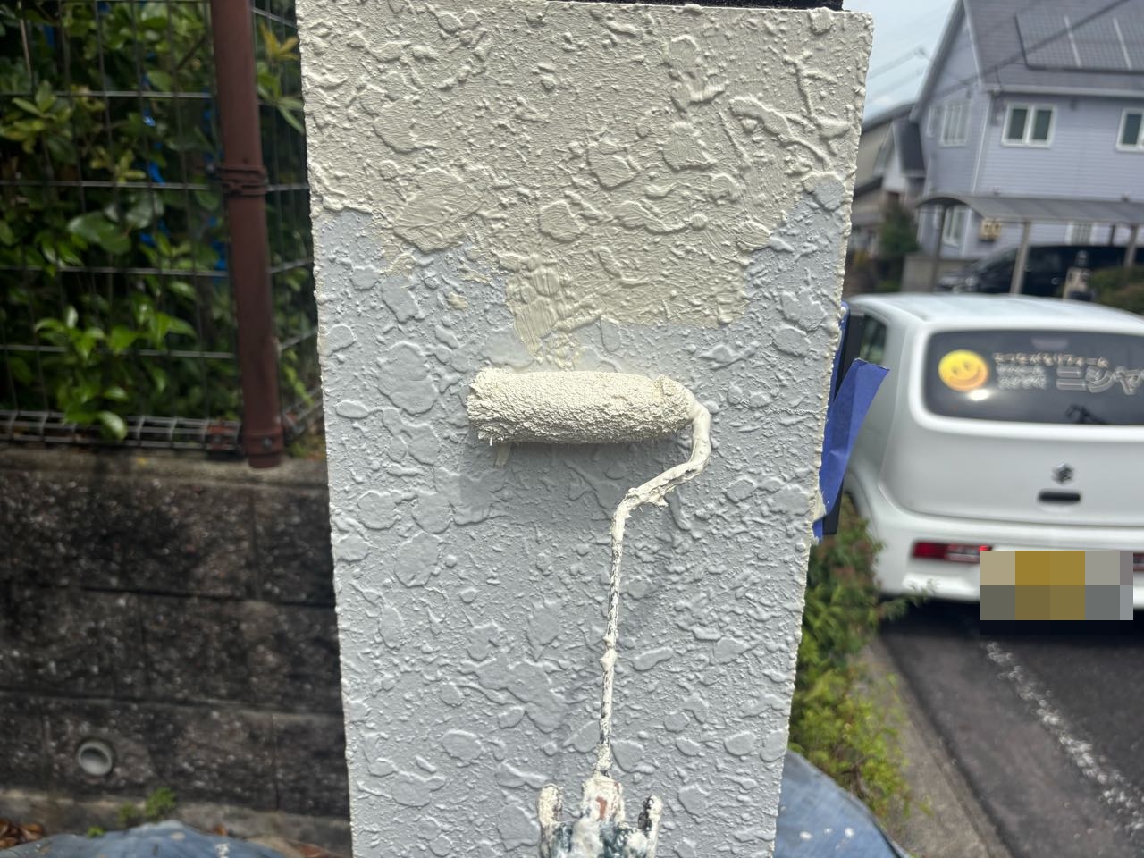仕上げ塗装1回目です。
