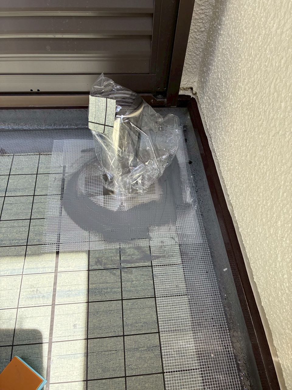 脱気筒を取付けます。