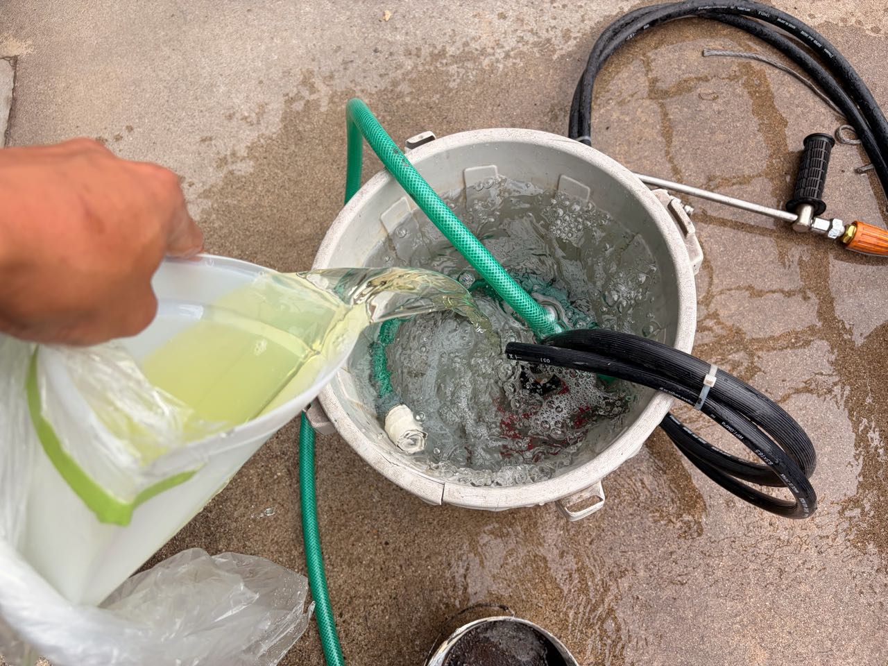 バイオ洗浄原液混入。