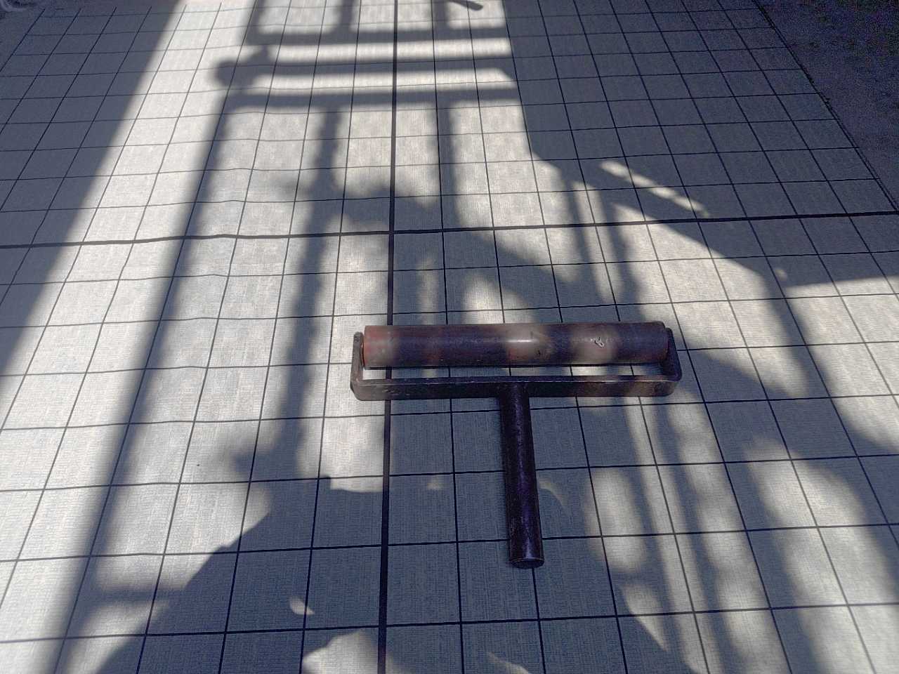 自着シートを張ります。