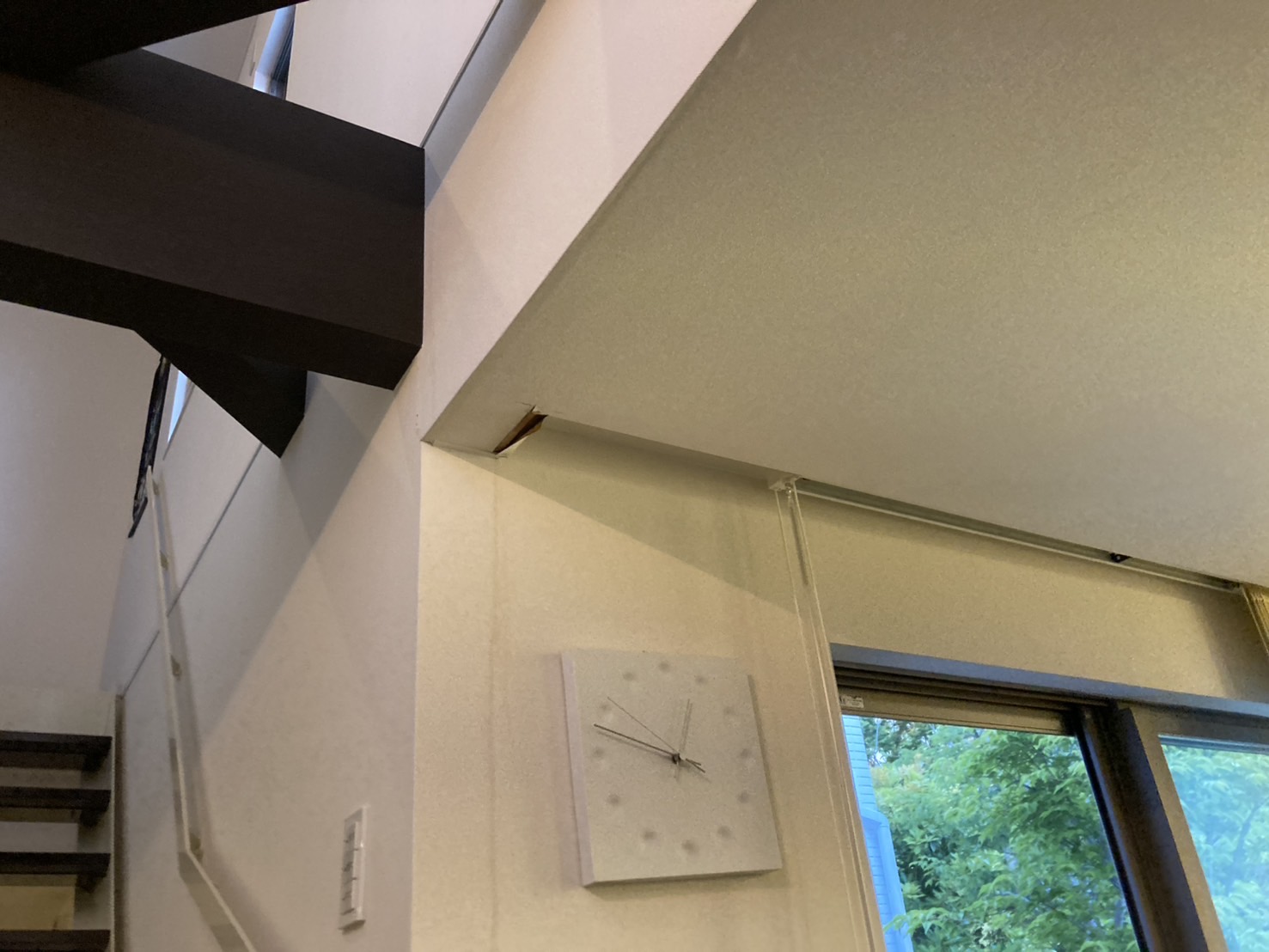 雨漏りによるクロスの汚れ補修