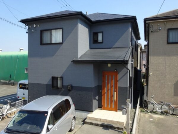 一建設様施工のお住まいの豊川市白鳥町 I様邸 外壁塗装・ベランダ防水・屋根塗装施工事例