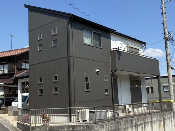 一般工務店様施工のお住まいの東海市加木屋町 Y様邸 外壁塗装・ベランダ防水・屋根塗装施工事例　